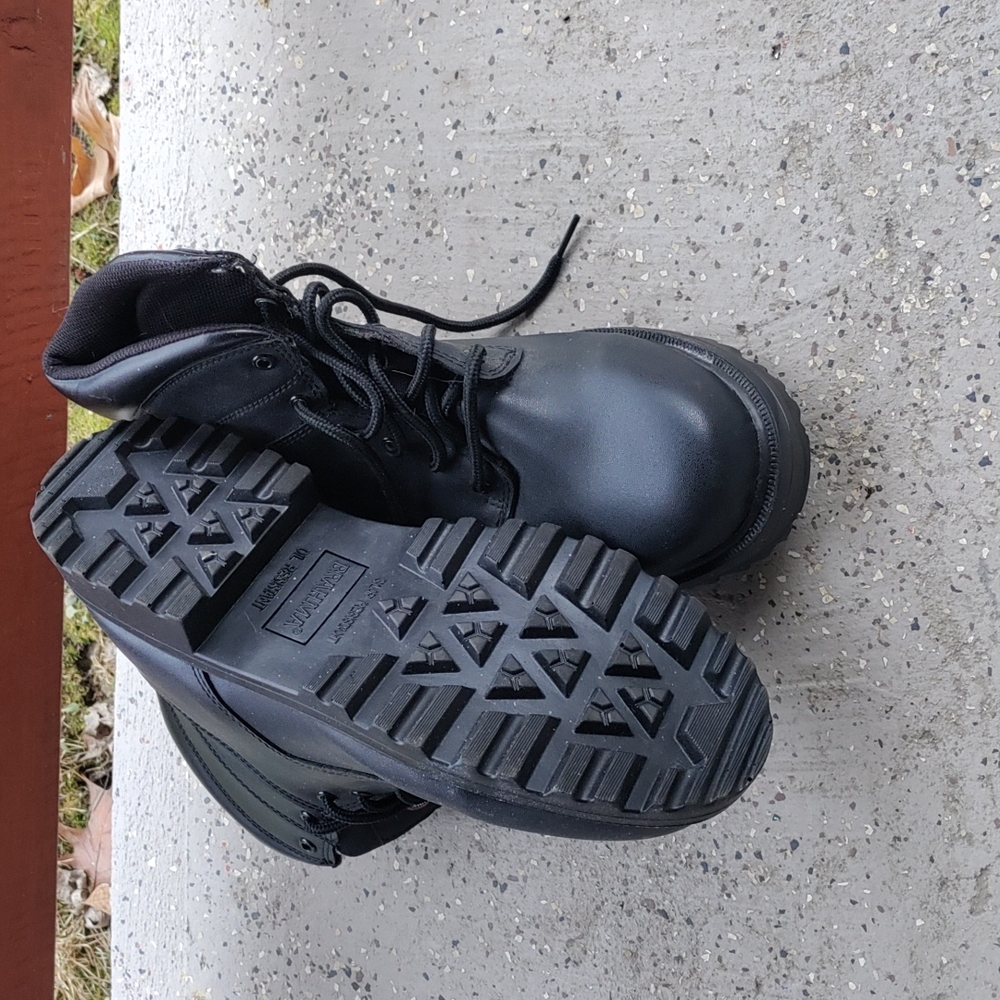 Never worn oil and slip resistant boots